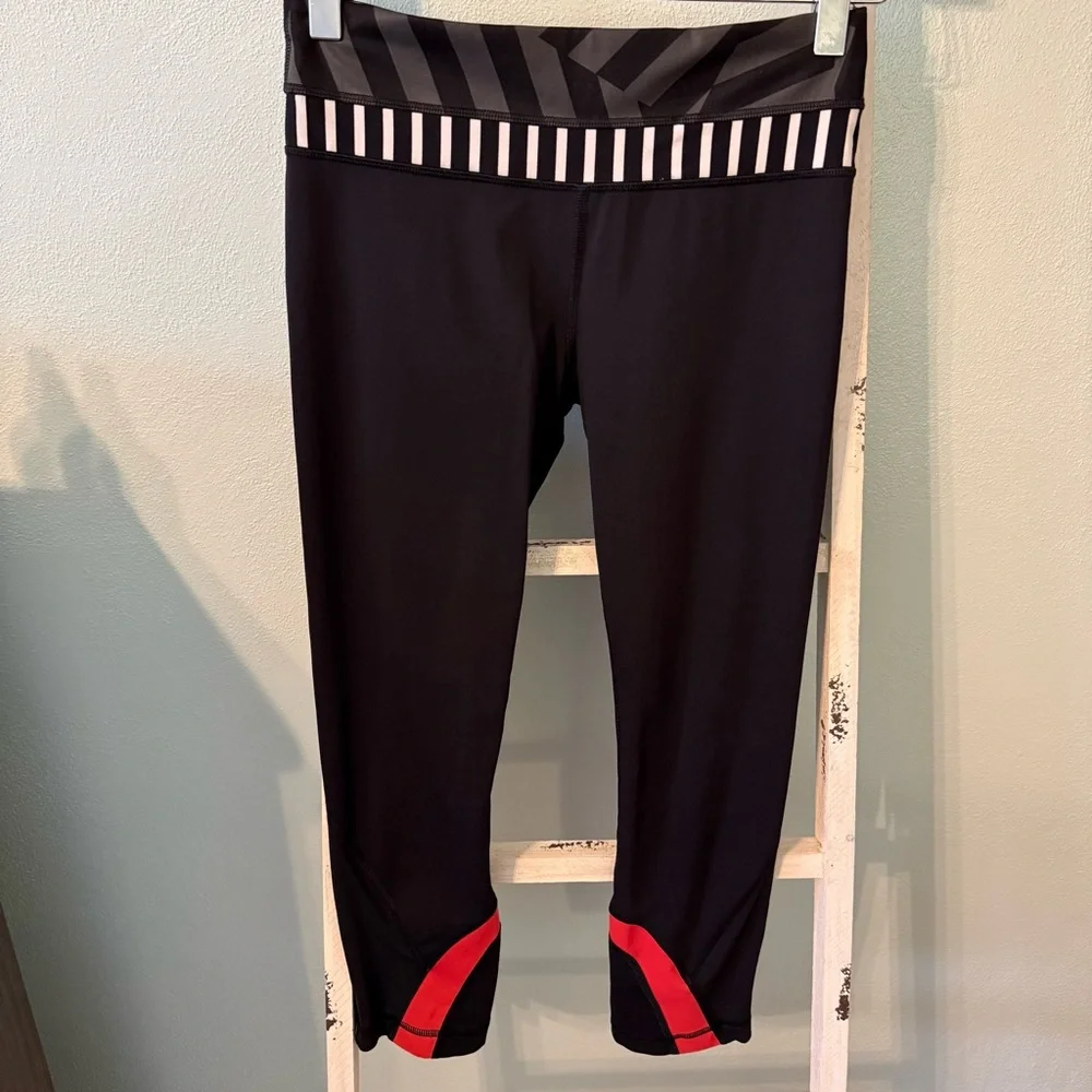 Lululemon Black Crop Athletic Leggings Seawheeze Marathon 2014 Size 4 Rare